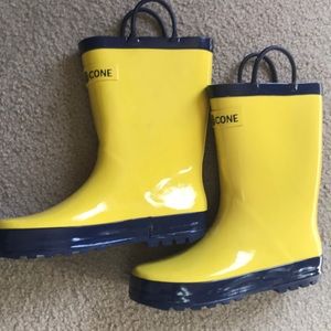 Kids rain boots